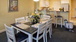 Dining - The Waterside Resort Condos (Hilton Head Island)
