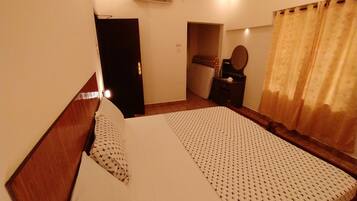 2 bedrooms, in-room safe, desk, free WiFi