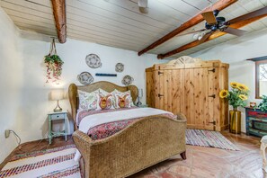2 bedrooms, iron/ironing board, travel cot, WiFi