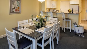 Dining - The Waterside Resort Townhouse Suites (Hilton Head Island)