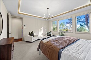 8 bedrooms, desk, travel crib, free WiFi