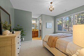 8 slaapkamers, een bureau, reisbedje, gratis wifi