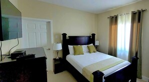 2 bedrooms, desk, iron/ironing board, travel crib - Paradise Oasis at Oceanpointe (btw Montego Bay and  Negril) (Lucea)