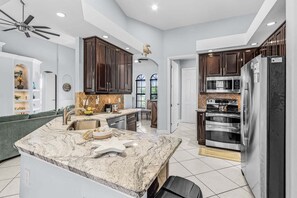 Fridge, microwave, oven, stovetop - Outdoor Pool Table and Ping Pong Table, Heated Pool - Villa Terrapin - Roelens Vacations (Cape Coral)