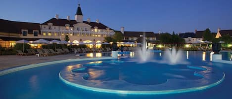 Indoor pool, outdoor pool