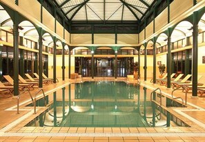Piscine couverte, piscine extérieure
