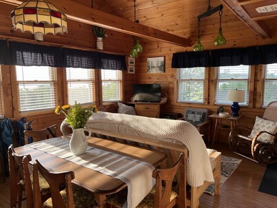 Cozy cottage, steps from the beach.