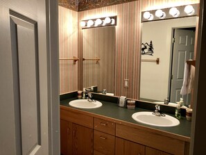 Combined shower/bathtub, hair dryer, towels, soap