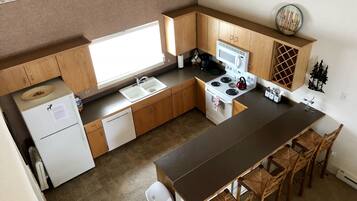 雪櫃、微波爐、焗爐、爐具