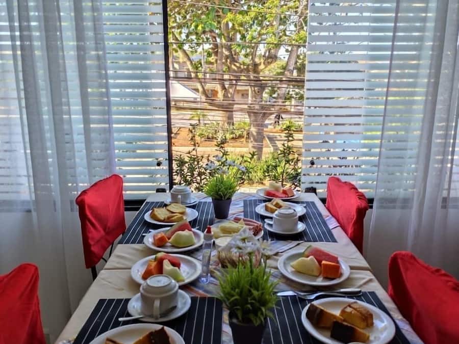 Sudah termasuk sarapan prasmanan setiap hari