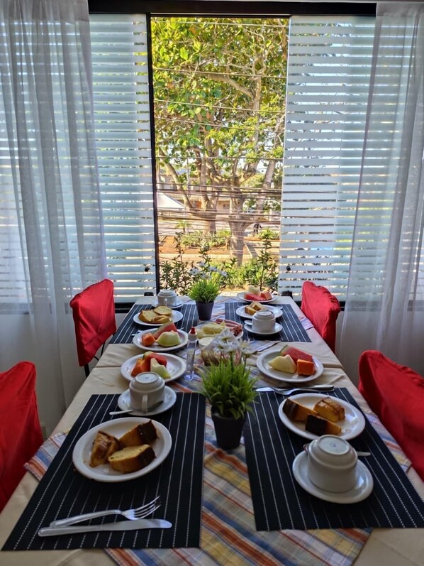 Free daily buffet breakfast - Pousada Capua (Búzios)