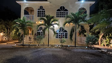 Bagian depan properti