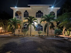 Front of property - Sommerville Resorts (Negril)