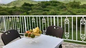 Outdoor dining - Résidence Le Royaume du Soleil (Sainte-Anne)