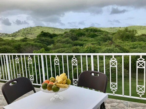 Outdoor dining - Résidence Le Royaume du Soleil (Sainte-Anne)