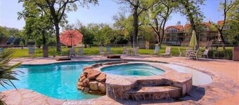 Guadalupe River Paradise! 2 Pools! 4 Hot Tubs!