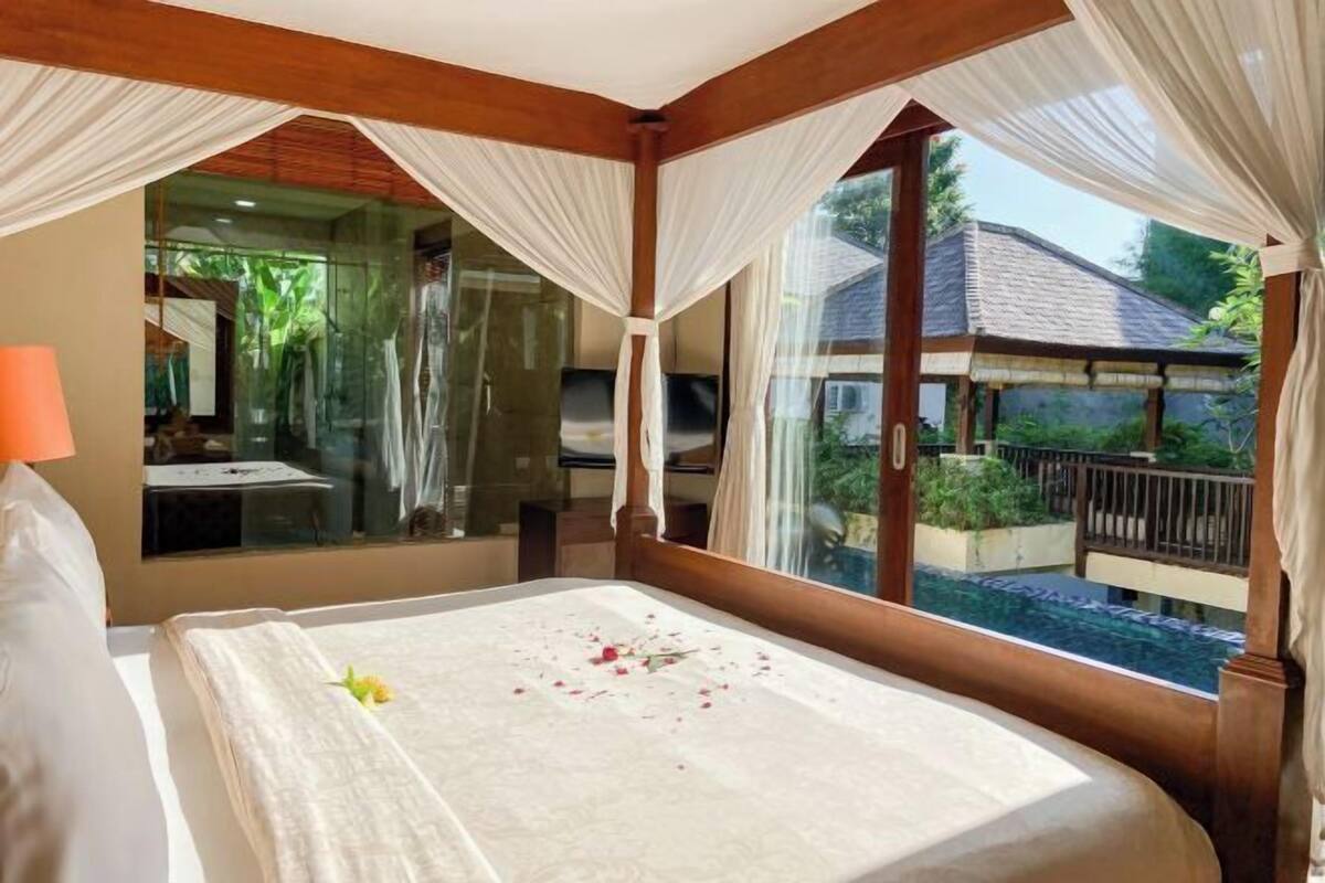 2 quartos, individualmente decorados, ferros/tábuas de passar roupa