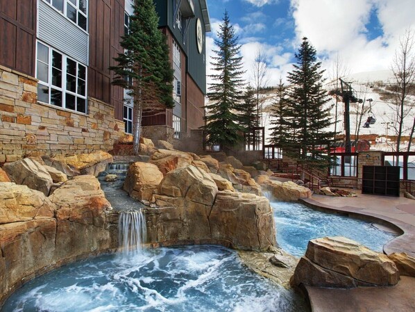 A heated pool - Marriott Mountainside Ski in-ski out studio sleeps 4 (Park City)