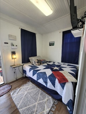 WiFi, bed sheets