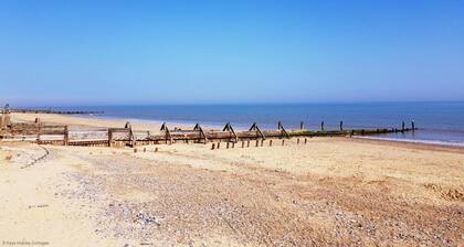 Paddock Bungalow is the perfect retreat for those seeking a quiet break in the stunning North Norfol