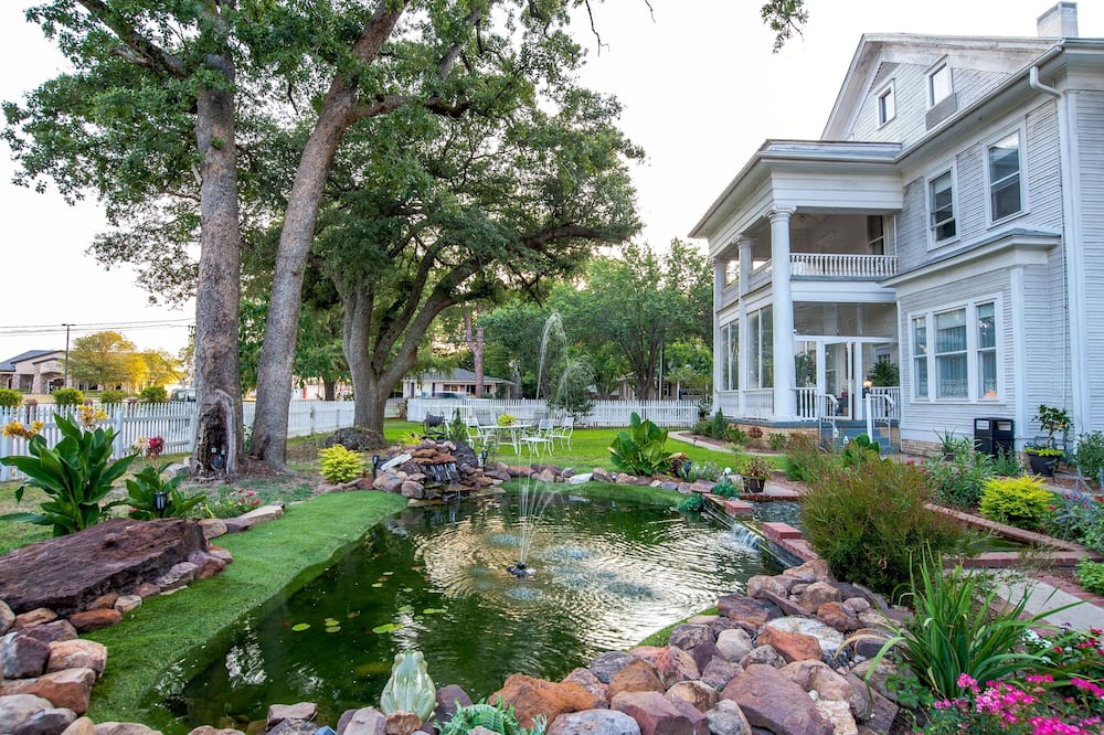 Oaklea Mansion Bed and Breakfast - Winnsboro, TX