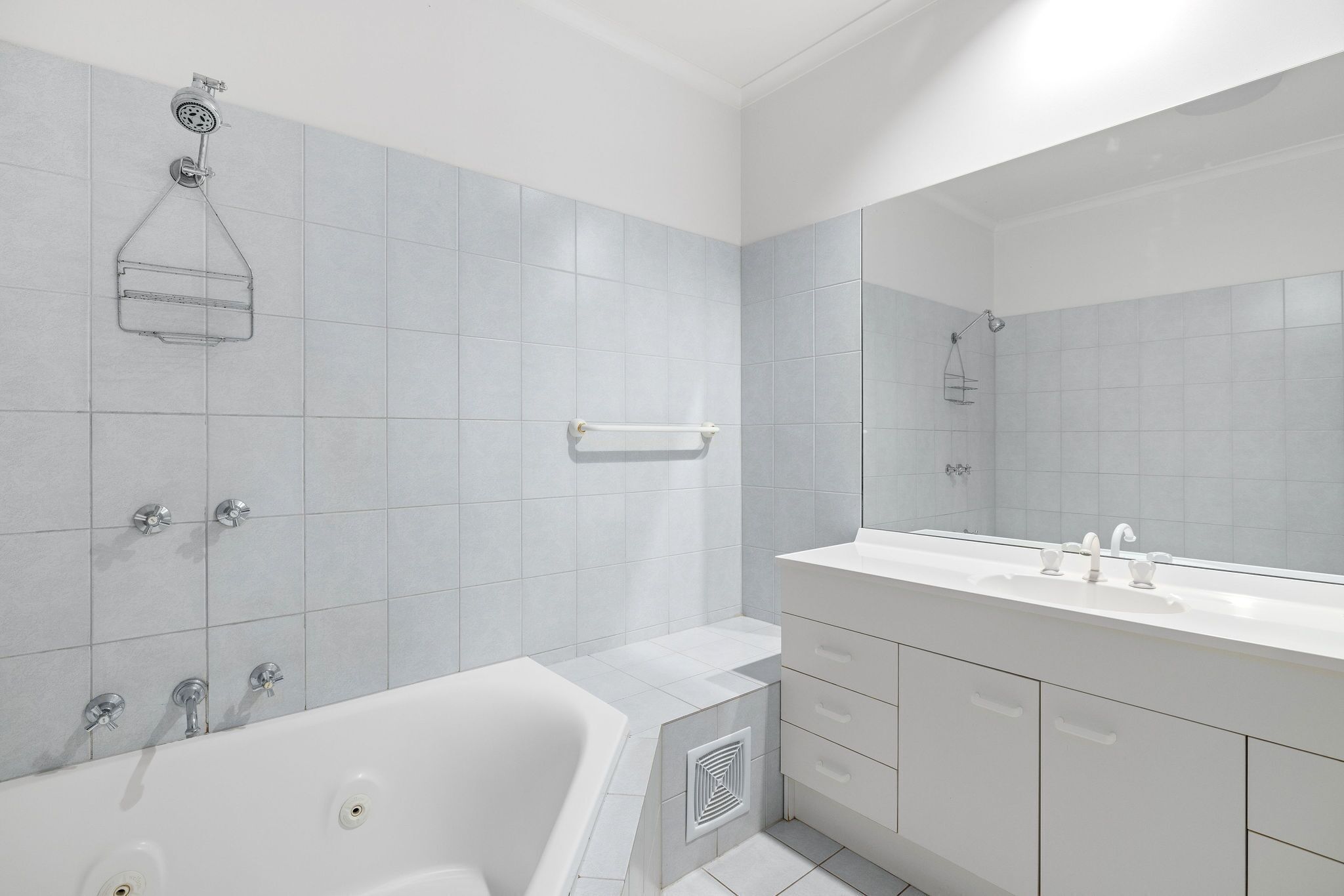 Internal Queen Room | Bathroom