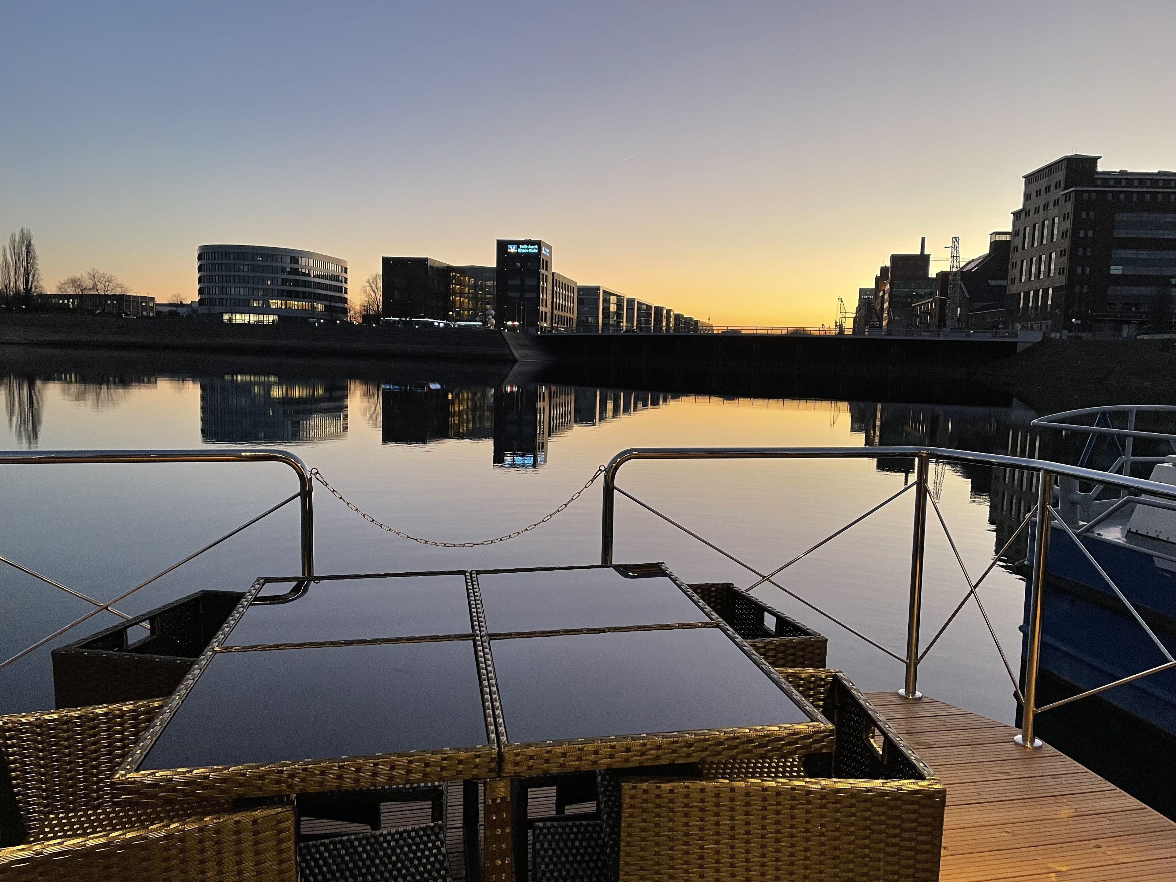 คอมฟอร์ทคอนโด | ลานระเบียง/นอกชาน