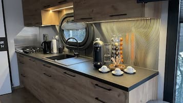 舒适公寓式客房 | 私人厨房 | 电热水壶、厨具/餐具