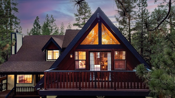 Exterior - 🐻FamilyCabin🍿TheaterRoom🎱GameRoom🔋EVCharger 🐶PetFriendly (Big Bear)