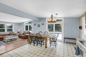 House (Cardinals Perch) | In-room dining