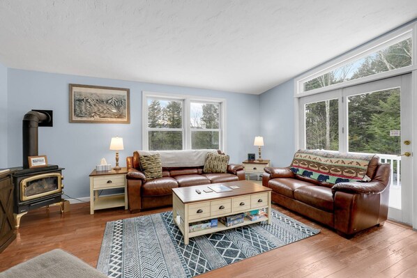 House (Cardinals Perch) | Living room | Smart TV - Cardinals Perch (Campton)