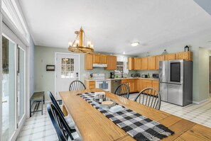 House (Cardinals Perch) | In-room dining - Cardinals Perch (Campton)