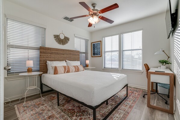 3 makuuhuonetta, työpöytä, silitysrauta/-lauta, ilmainen Wi-Fi