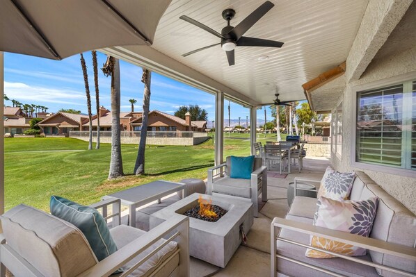Outdoor dining - Golf, Sun and Serenity: Your Relaxing Desert Escape Awaits! (Palm Desert)