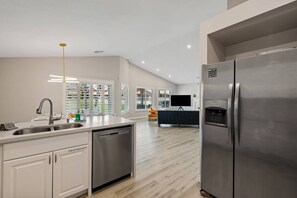 Interior - Golf, Sun and Serenity: Your Relaxing Desert Escape Awaits! (Palm Desert)