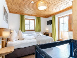 9 chambres, fer et planche à repasser, accès Internet