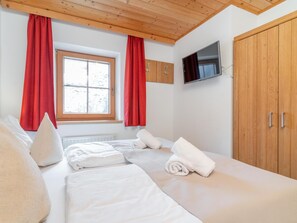 12 habitaciones, tabla de planchar con plancha y internet 