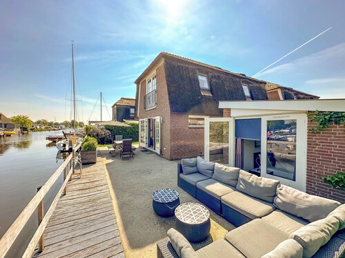 Beautiful villa right on the waterfront