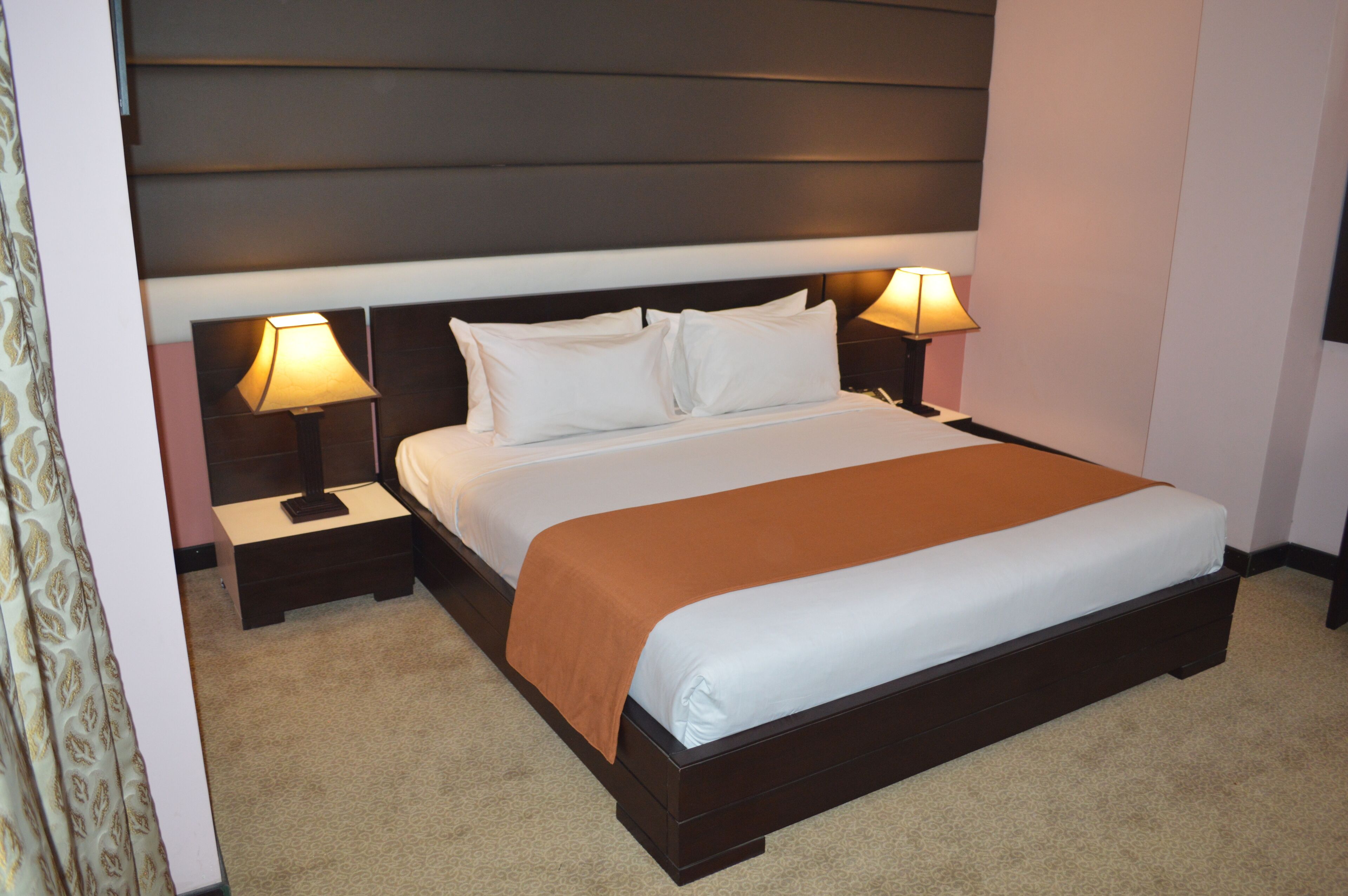 Deluxe Single Room | Minibar, in-room safe, desk, free WiFi