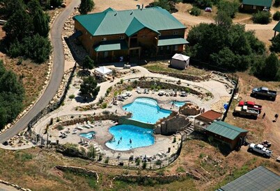 New luxury cabin bordering Zion! 3 king beds/baths. Short drive to Bryce Canyon.