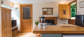 Pheasants Lodge by Bloom Stays - Sleeps 2, ideal for couples