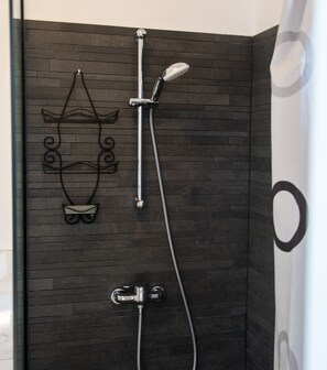 Luxury Villa | Bathroom | Combined shower/tub, free toiletries, soap, shampoo - Luxury Villa in Mostar (Mostar)