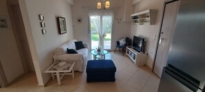 Fernseher, Kamin, Stereoanlage