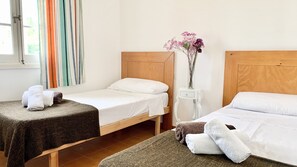 2 bedrooms, iron/ironing board, free WiFi, bed sheets - Sa Turret 4 (Cala Blanca)