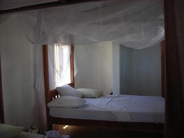 Standard Double Room | Free WiFi, bed sheets
