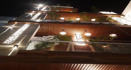 Urban homestay 8bhk individual rooms-swimming pool, projector,table tennis