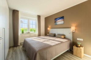 2 bedrooms, WiFi - House A - Whg 02 with terrace - F: Lotsenberg Apartments with 8 apartments (Mönchgut)