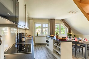 Kühlschrank, Mikrowelle, Ofen, Geschirrspüler