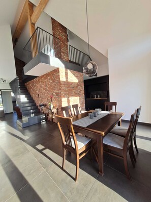 Unclassified image, 5 of 27, button