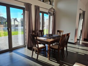 Unclassified image, 4 of 27, button